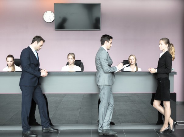 How to effectively manage peak-hour customer queues? 6